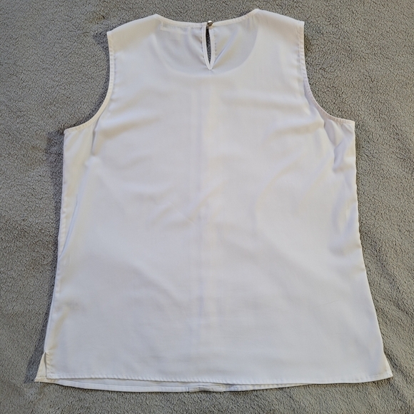 Calvin Klein Women’s Size Medium White Sleeveless Blouse w Pleated Front Panel - Picture 5 of 12